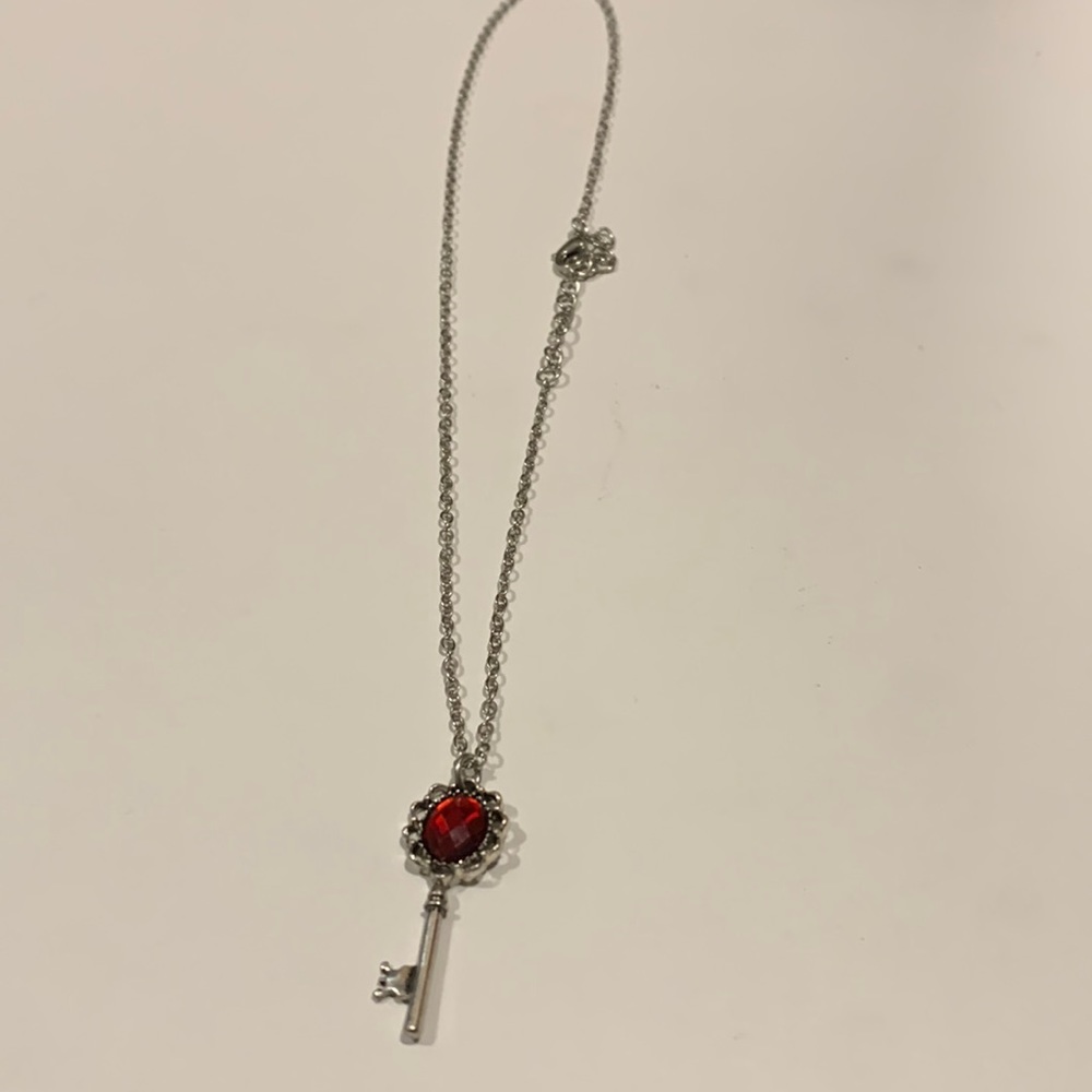 3/$15 🎀 Key with Red Gem Necklace - Picture 1 of 2